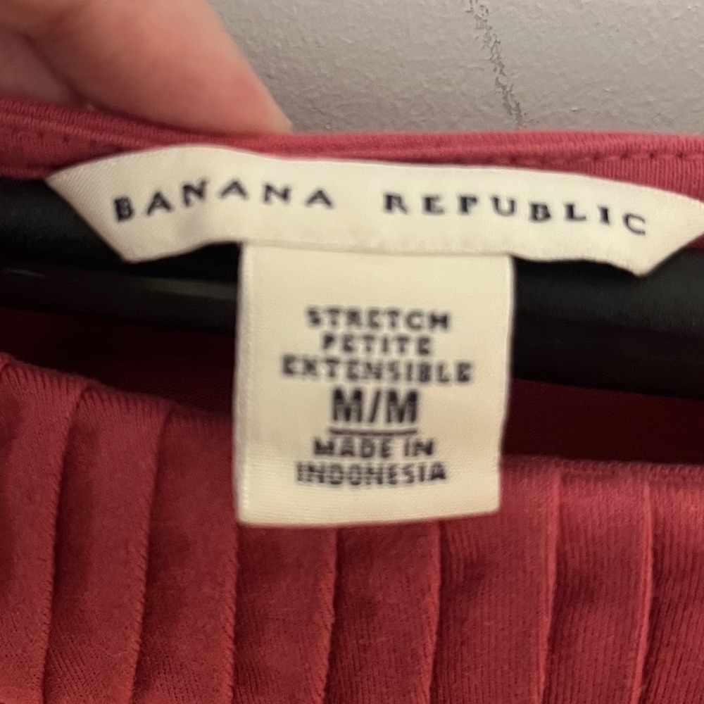 Banana Republic Rose Pink Pleated Neck Flutter Sleeve Stretch Top M/M 629902 - Picture 3 of 5